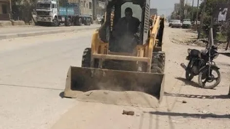 تجريد الطريق العام ورفع الاشغالات والقمامة والأتربة وفض الأسواق وكسح مياه الصرف بمركز الصف بالجيزة