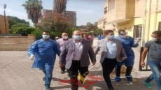 اثناء مرور نائب المحافظ ووكيل وزارة الصحة بالجيزة بمستشفى البدرشين