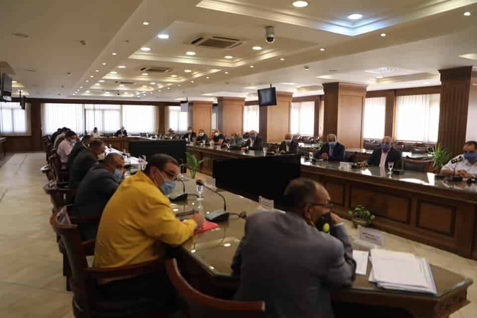 محافظ الجيزة لرؤساء الاحياء والمراكز والمدن: غلق المنشأة وسحب الترخيص فى حالة عدم الالتزام بقرارات فتح المقاهي والمطاعم