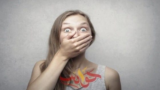 علامة تحذيرية على الفم تدل على نقص فيتامين هام بالجسم!