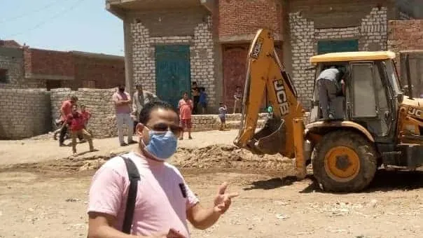 رفع القمامة والأتربة من مركز شباب نزلة سلام بالصف تمهيدا لبناء سور ومبنى ادارى عليه