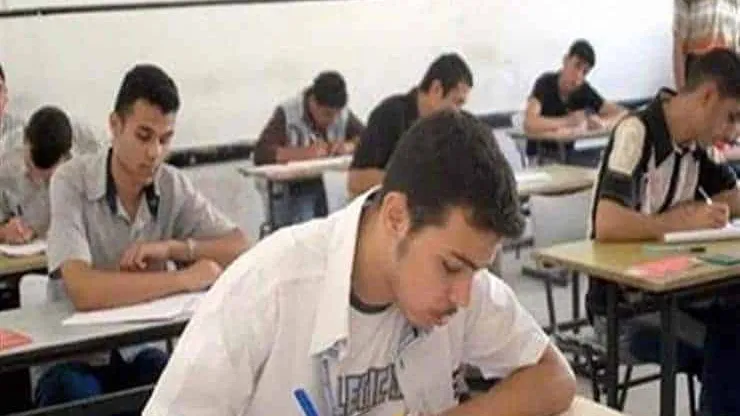 رغم انف الجميع هنغش .. تداول امتحان اللغة العربية "الدور الثانى" لطلاب الثانوية العامة .. التعليم يحدد مصوره وسيتم الاعلان عنه فى بيان رسمى