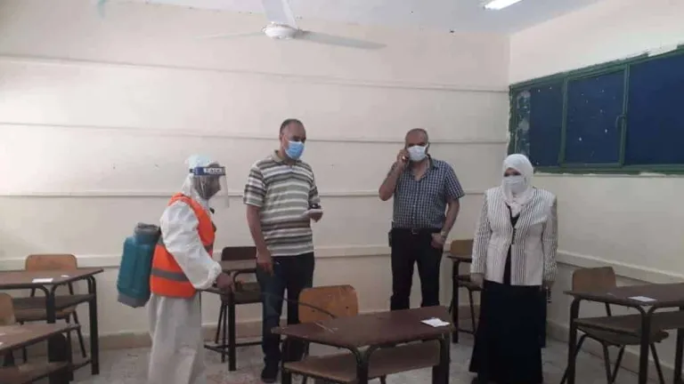 وكيل تعليم الجيزة ورئيس الحى يتفقدان مدارس الدقي قبل ساعات من إنطلاق مارثون الثانويه العامه .. والأول يوجه نصيحه لأبنائه الطلاب