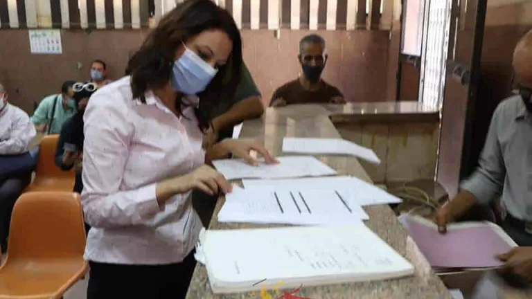 تمهيدا لتحويل كافة المعاملات إلكترونياً .. نائب محافظ الجيزة تتفقد المراكز التكنولوجية بهذه الاحياء