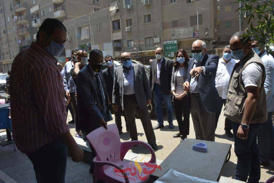 محافظ الجيزة يضبط مقهى مخالف وينذر صاحبها بالغلق