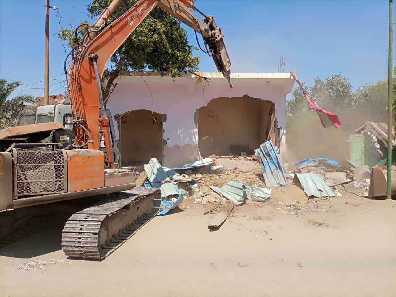 رى الجيزة تزيل 10 حالات تعدى بالبناء على أملاك الرى بمركز العياط