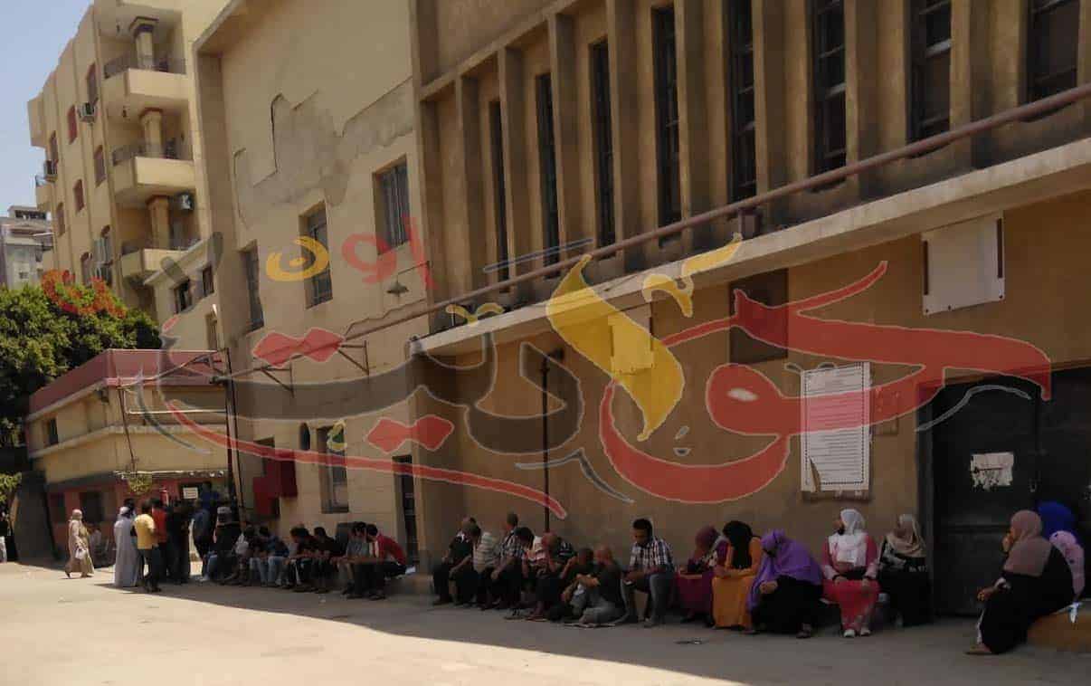 شاهد بالصور .. إضراب عمال مصنع فينوس عن العمل فى شركة السكر والصناعات التكاملية بالحوامدية .. والسبب