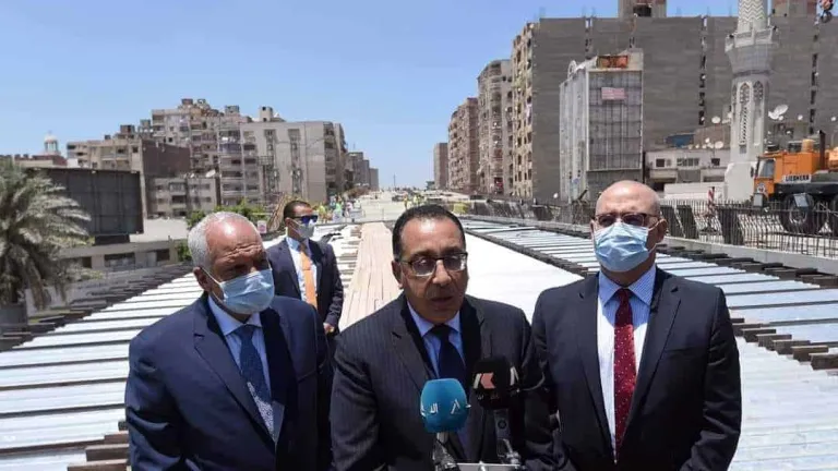 الوزراء:الانتهاء من الطريق الدائري الأوسطي قبل نهاية العام.. وننفذ محاور بالجيزة و6 أكتوبر بتكلفة تتخطي 10 مليارات جنيه