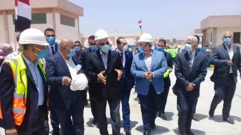 خلال جولته بالصف .. محافظ الجيزة يشدد على الانتهاء من مشروع الصرف الصحى