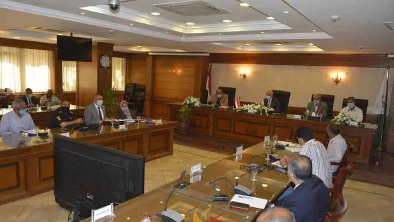 محافظ الجيزة: انعقاد لجنة البت فى تصالح مخالفات البناء 3 ايام اسبوعياً .. وعدم قبول طلبات الغير مطابق للشروط