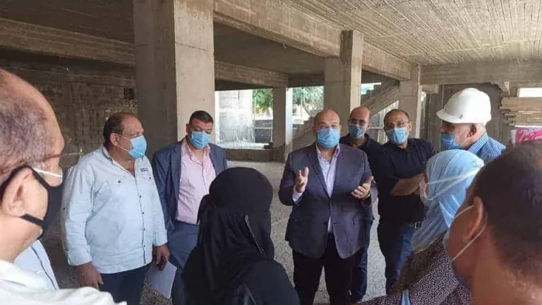 بالصور على أرض الواقع .. نائب محافظ الجيزة يعاين العقارات الصادر لها تراخيص سابقة .. والسبب!!