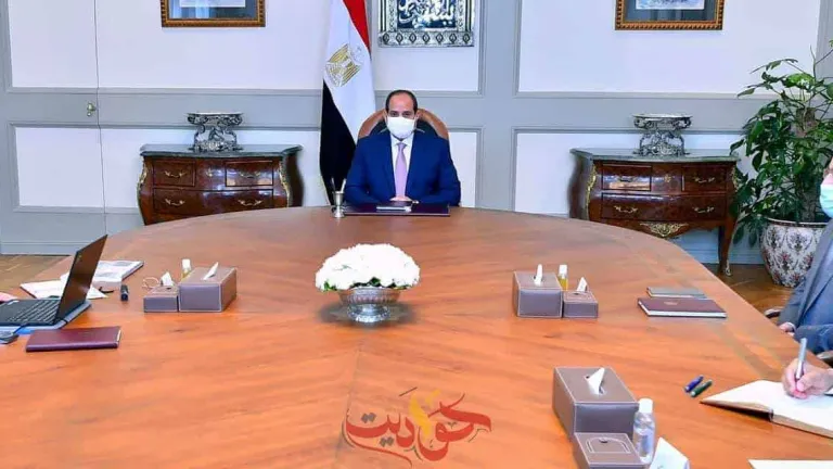 السيسى: شبكة الطرق ليست فقط للربط والتنقل بين المحافظات .. بل بمثابة شرايين التنمية لتعزيز معدلات التجارة والزراعة والصناعة