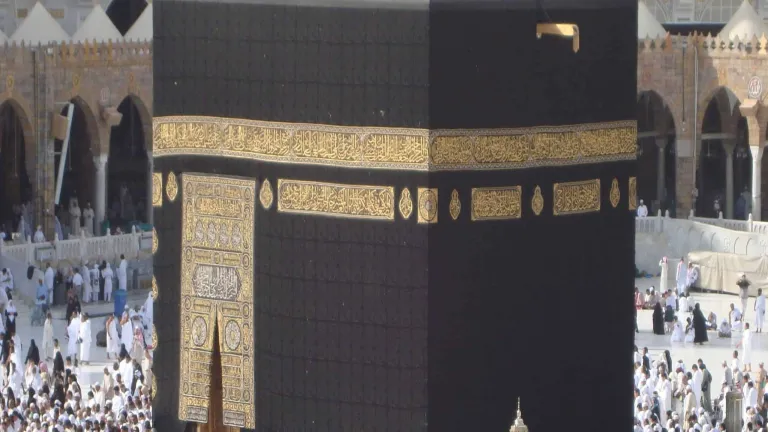 تعرف على ضوابط العمرة الجديدة بعد اعتمادها من وزير السياحة .. تحذيرات شديدة للشركات والمواطنين