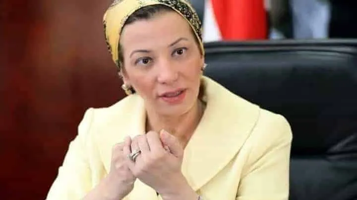 وزيرة البيئة: تستعرض تقريرا مفصلا حول جهود الوزارة في مجال ادارة المخلفات