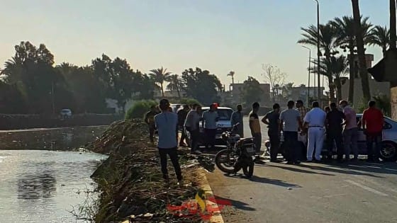 شاهد بالصور.. انتشال سيارة ملاكى سقطت في ترعة المريوطية بابو النمرس