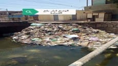 استجابة لما نشرناه..وزارة الري ترفع أطنان القمامة على جانبى كوبرى نزلة سلام بالصف