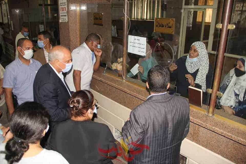 استجابة لشكاوى المواطنين .. محافظ الجيزة ” لا وجود لمتقاعس عن العمل “.. وينذر موظفى حى بولاق الدكرور