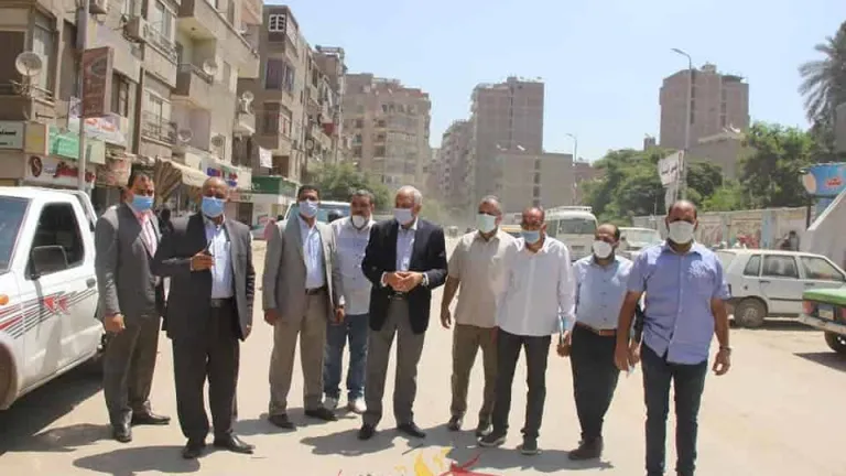 لهذه الأسباب .. محافظ الجيزة يعاقب مسئول القطاع بهيئة النظافة والتجميل .. ويوقع غرامه 100 الف جنيه على شركات النظافه بشارع المجنونة