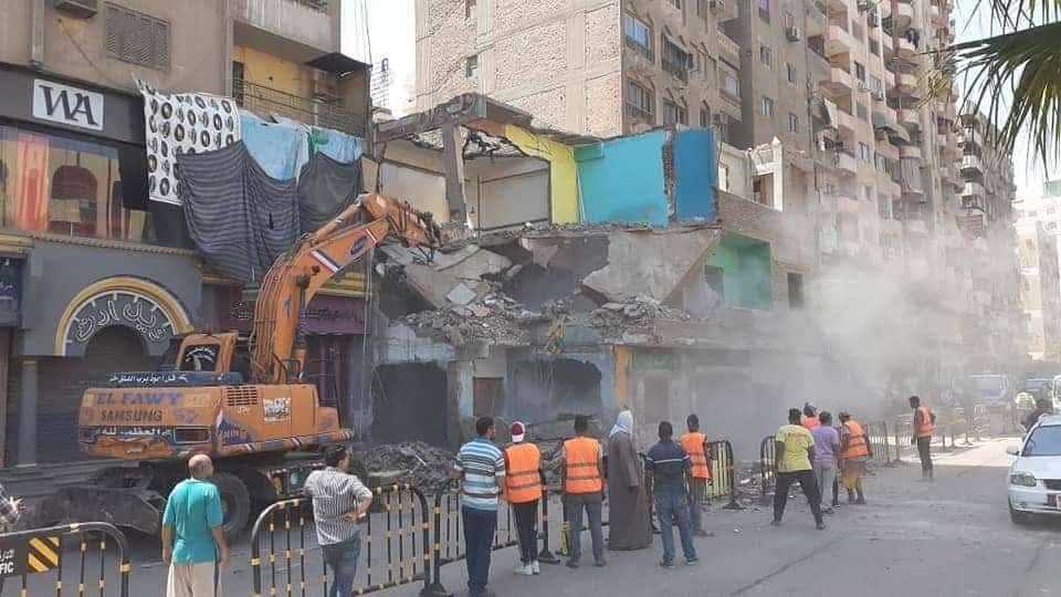 محافظ الجيزة:  ازاله اقدم عقار متعدى على خط التنظيم منذ اكثر من 50 عاما بفيصل