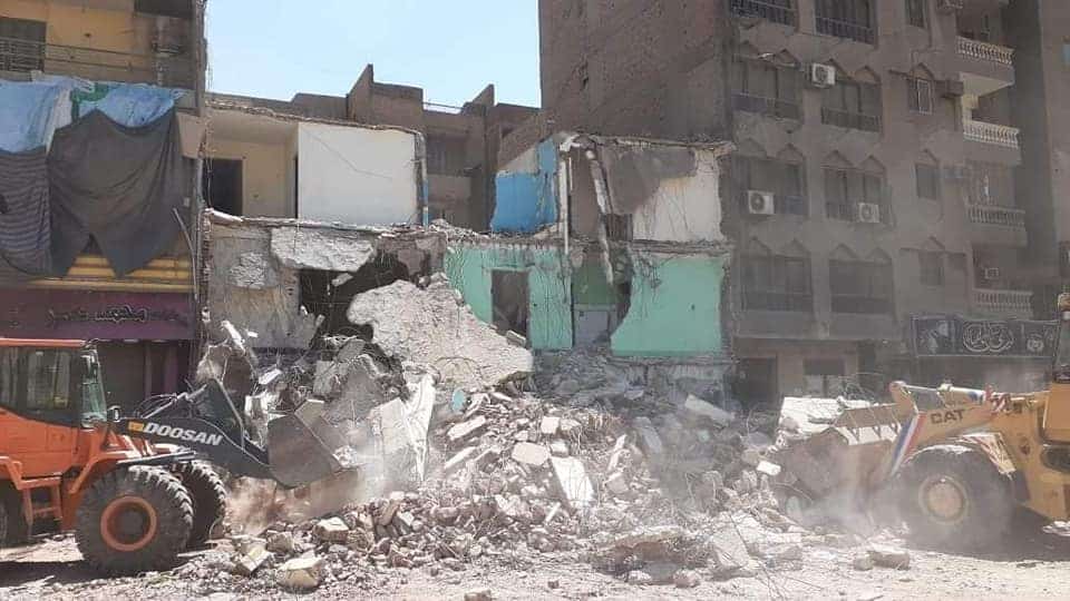 محافظ الجيزة:  ازاله اقدم عقار متعدى على خط التنظيم منذ اكثر من 50 عاما بفيصل
