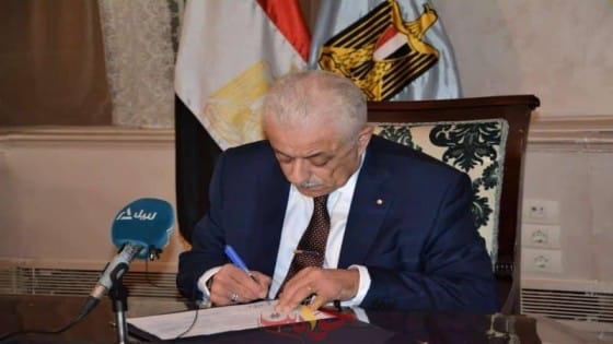 بسبب جائحة كورونا .. وزير التعليم يُصدر 5 قرارات .. منها إنهاء العام الدراسى بنهاية شهر إبرايل الجارى