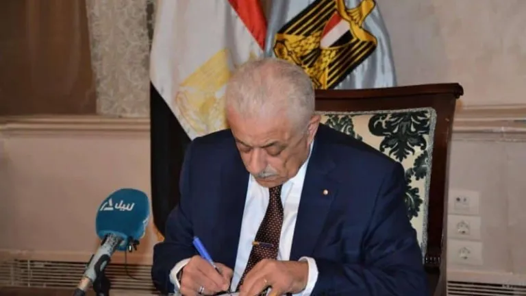 بالأسماء .. وزير التعليم يعتمد حركة تنقلات بالمديريات