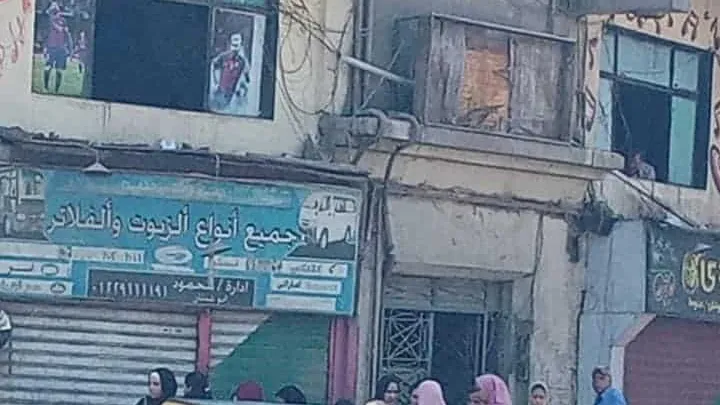 شاهد بالصور .. تشميع سنتر تعليمى بميدان التروللى فى إمبابة