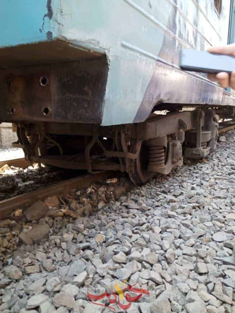 شاهد بالصور .. خروج قطار ركاب عن القضبان بكوبرى الليمون