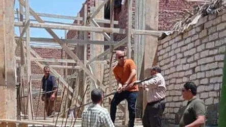 وقف أعمال بناء وسحب المعدات ورفع تراكمات القمامة والأتربة وتجريد الطرق بالصف جنوب الجيزة