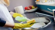 كارثة بأسفنجة المطبخ لا تستخدموها .. والسبب