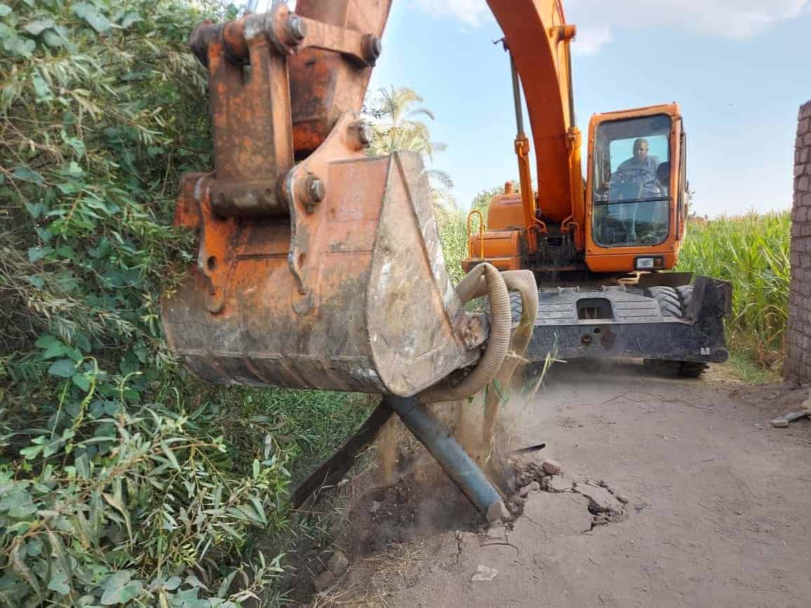 رى الجيزة يزيل 14 حالة تعد على ترعة الحاجر بالعياط