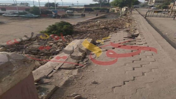 رغم التحذيرات التى لم تحرك ساكناً .. شاهد بالصور: إنهيار سور عبارة الحوامدية فى الجيزة