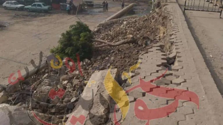 رغم التحذيرات التى لم تحرك ساكناً .. شاهد بالصور: إنهيار سور عبارة الحوامدية فى الجيزة
