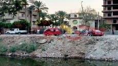 بالصور .. اصطدام سيارة ملاكى بعمود إنارة بالمريوطية قبل كوبرى مرور سقارة بالبدرشين