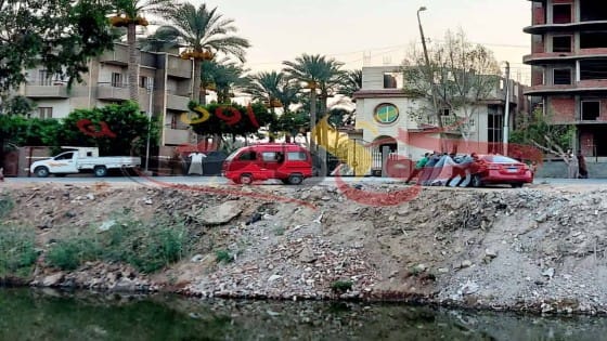 بالصور .. اصطدام سيارة ملاكى بعمود إنارة بالمريوطية قبل كوبرى مرور سقارة بالبدرشين