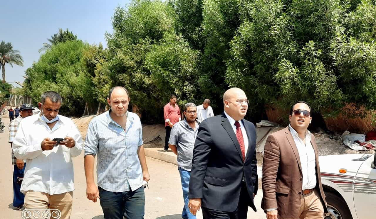 شاهد بالصور .. نائب محافظ الجيزة على رأس لجنة لمعاينة سور عبارة الحوامدية المنهار
