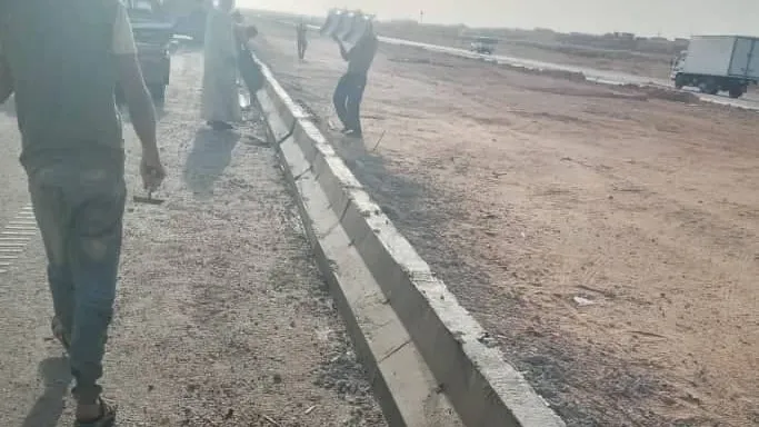 أهالى الشوبك الشرقى بالصف يرفعون القمامة ويرصفون مدخل القرية بطول 500 متر ويجملونه بالأشجار على نفقتهم