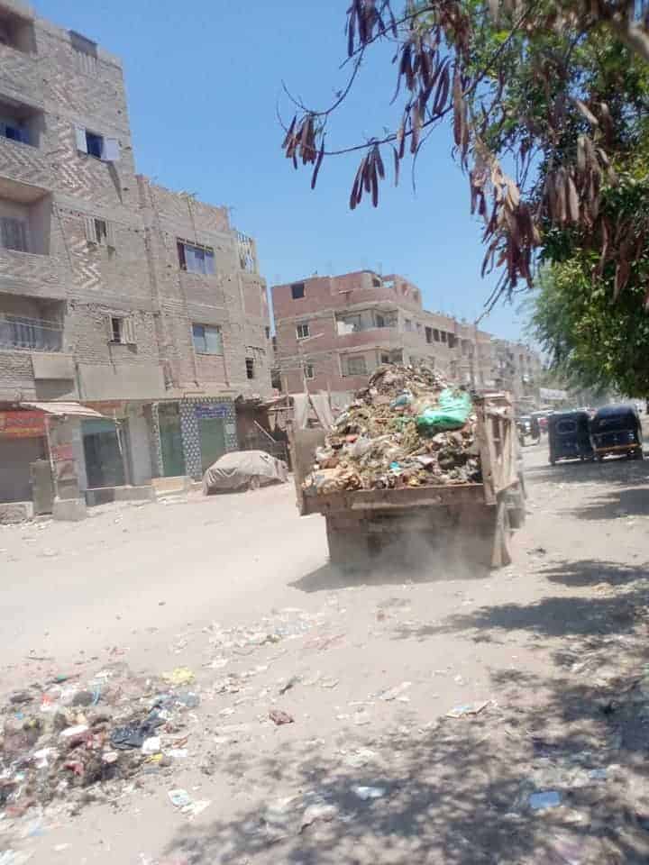 وقف أعمال بناء وسحب المعدات ورفع تراكمات القمامة والأتربة وتجريد الطرق بالصف جنوب الجيزة