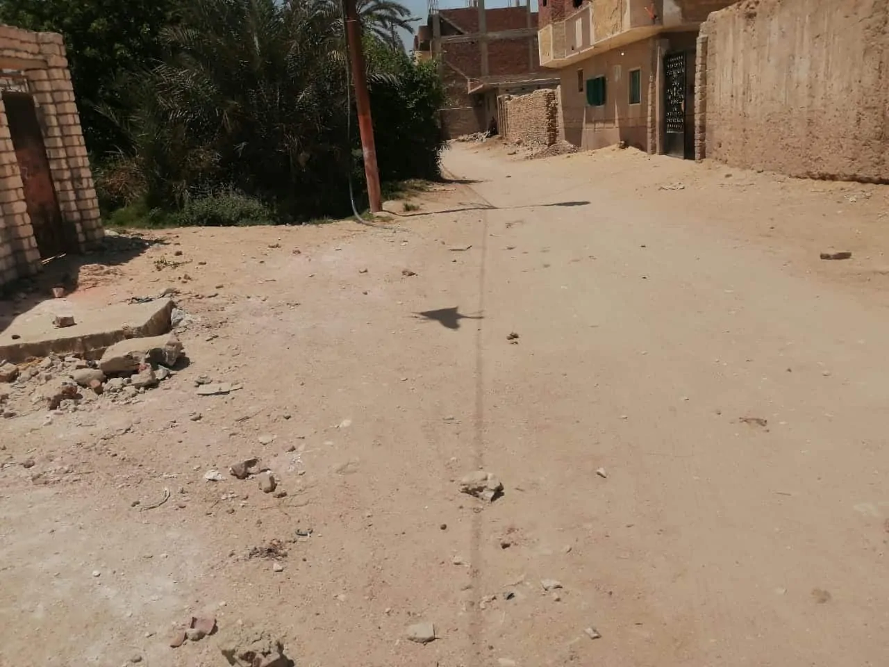 صيانة أعمدة كهرباء ملعب الجزيرة الشقراء بحرى ودفن كابلات محول عرب الشيخ صالح بالصف