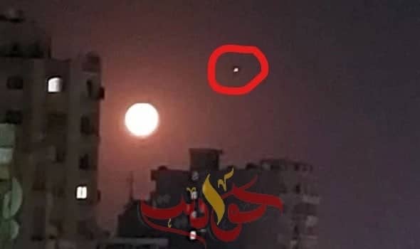ظهور نجم كبير مضاء بالقرب من القمر فى سماء مصر .. والفلك يرد