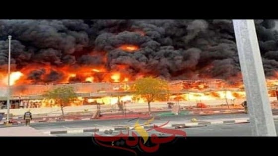 شاهد بالفيديو .. حريق هائل يلتهم سوق عجمان وألسنة اللهب ترتفع إلى عنان السماء بالإمارات