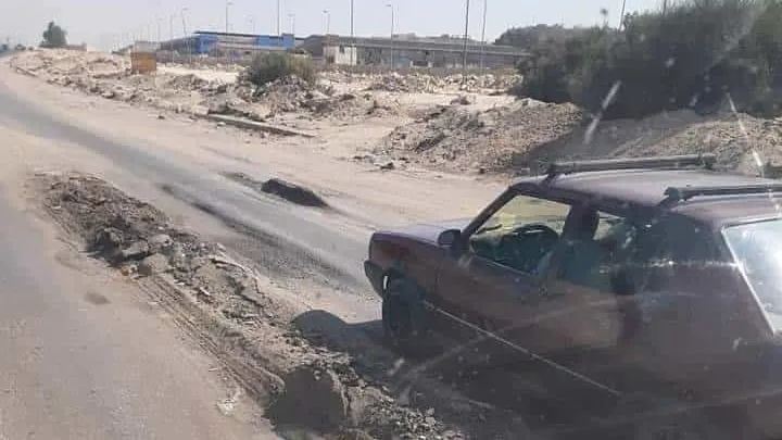 بحضور الشهابى وعبدالله وقيادات وزارة الرى رفع التراكمات من حوض ترسيب مخر سيل الديسمى بجبل الصف