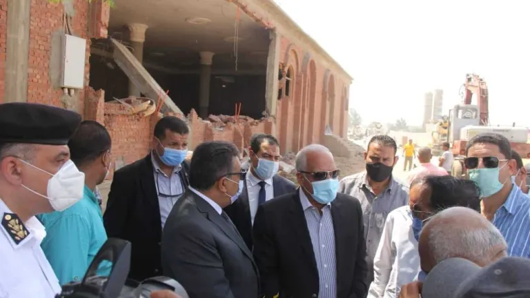 بمساحه ٤٨ فدان .. محافظ الجيزة ومدير الأمن يقودان حملة لإزالة تعديات علي الأراضي الزراعية