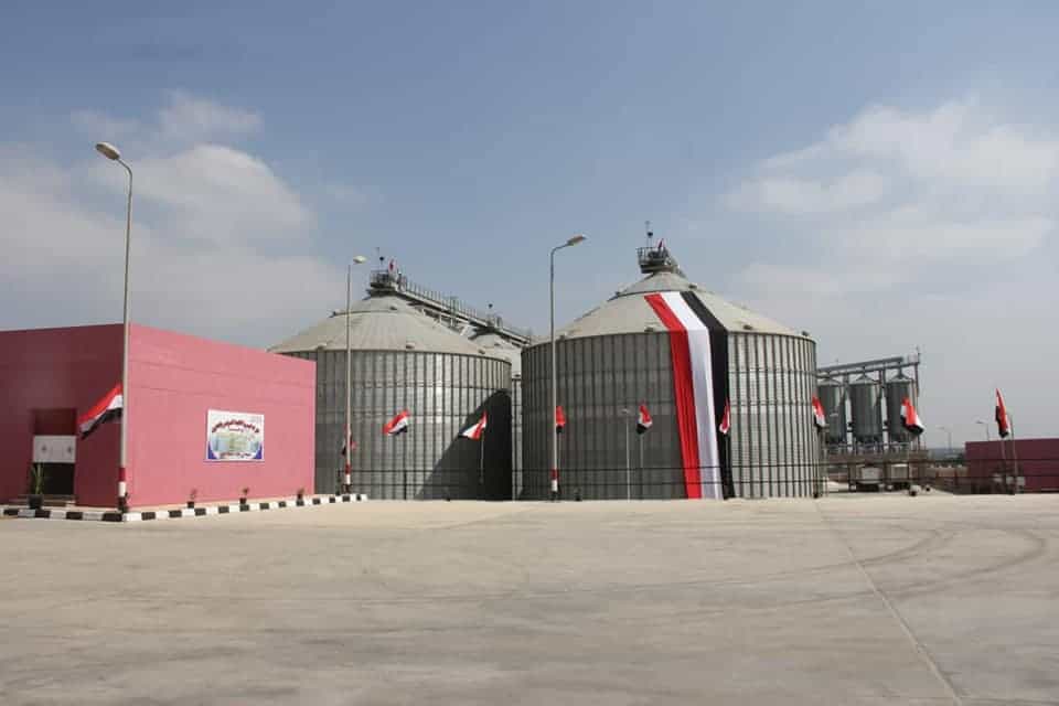 شاهد بالصور .. وزير التموين ومحافظ الجيزة يتفقدان صومعة بني سلامة بمنشأة القناطر