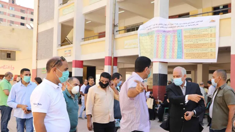 بعد تجهيزها .. محافظ الجيزة يتابع تلقى طلبات التصالح فى 4 مدارس