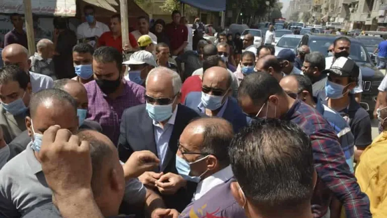 محافظ الجيزة يتفقد المراكز التكنولوجية بالهرم والعمرانية والطالبية .. يتحاور مع المواطنين للرد على استفساراتهم .. تعرف على تفاصيل الجولة