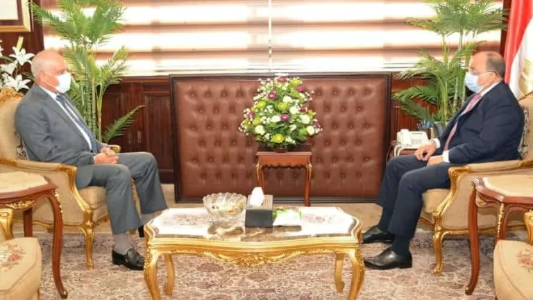 لهذه الأسباب .. وزير التنمية المحلية ومحافظ الجيزة يجتمعان