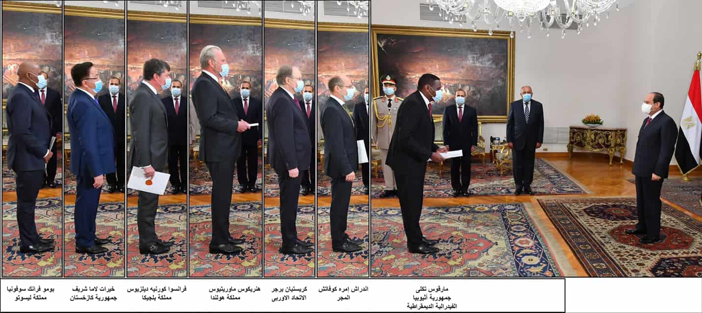 السيسي: يتسلم أوراق اعتماد 15 سفيرا جديدا