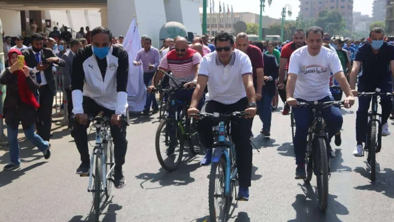 تحت شعار "رياضتك مناعتك" .. وزير الرياضة والمحافظ يقودان ماراثون للدراجات بشوارع أسيوط