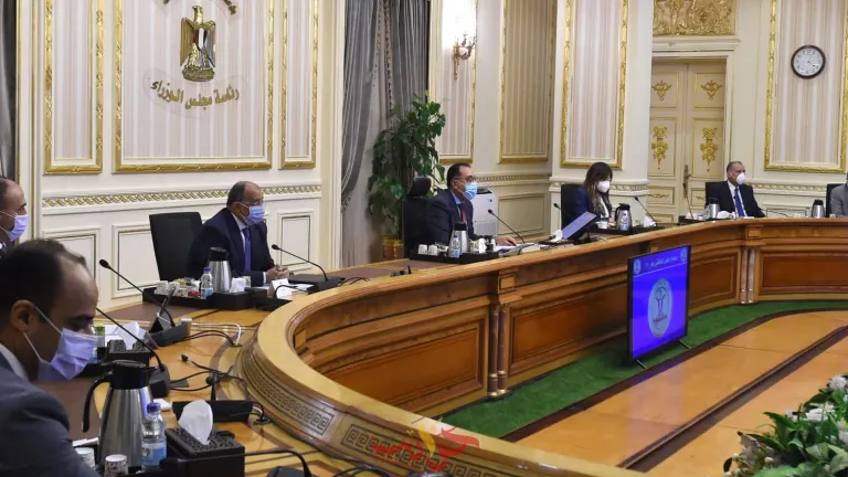 مدبولى للمحافظين: تشكيل فرق عمل تتبعكم مباشرة لمتابعة طلبات التصالح .. الوقوف على تعنت الموظفين للمواطنين